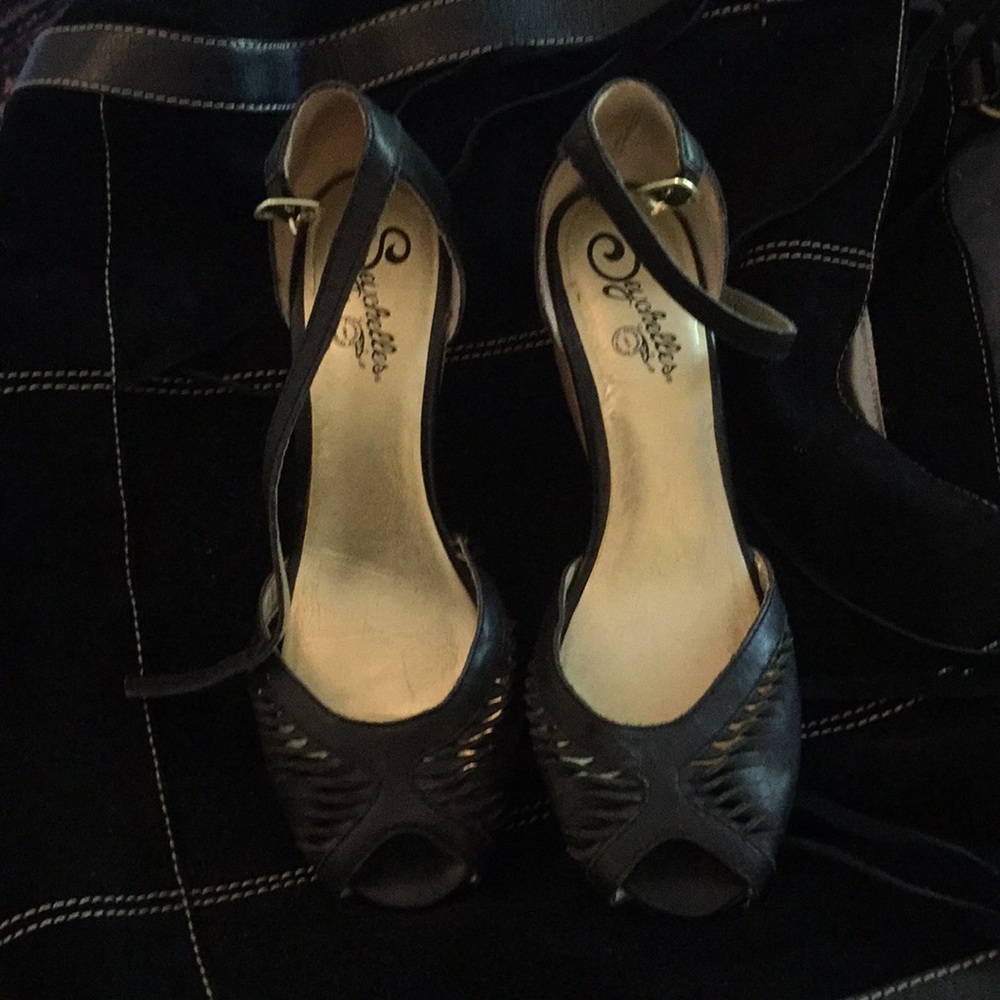 Black Seychelles wedge